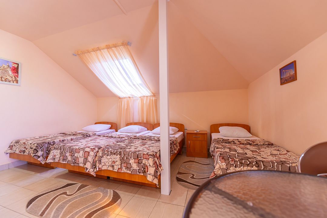 Стандартный 4-местный (с балконом)