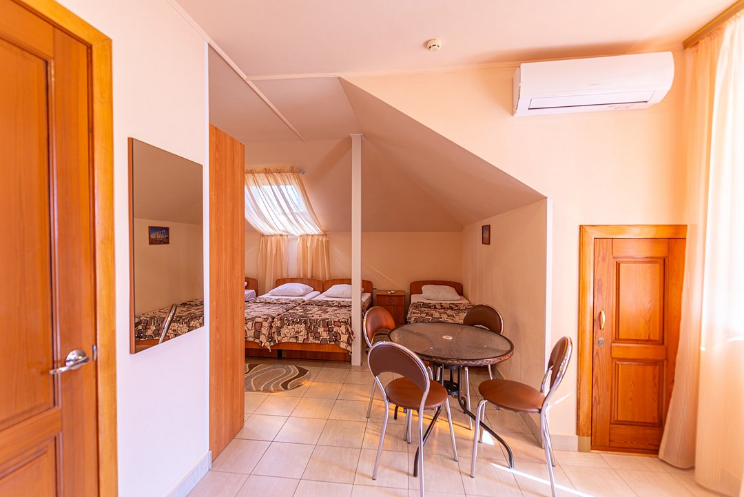 Стандартный 4-местный (с балконом)