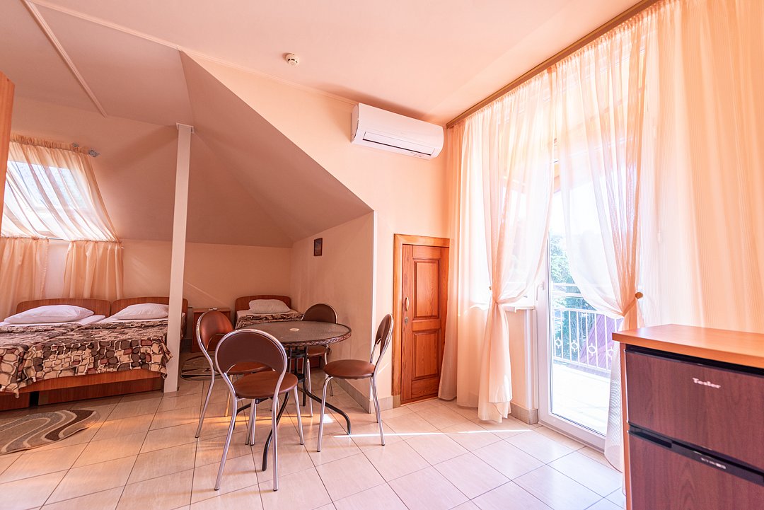 Стандартный 4-местный (с балконом)