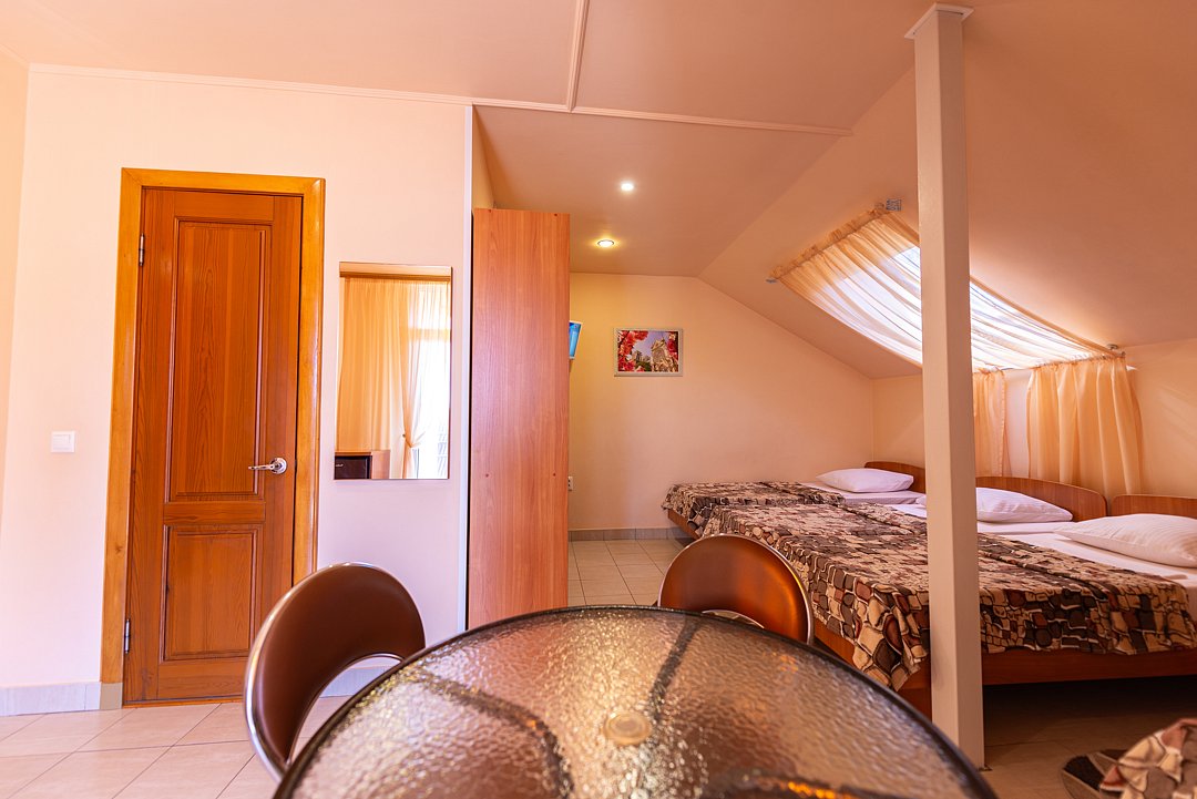 Стандартный 4-местный (с балконом)