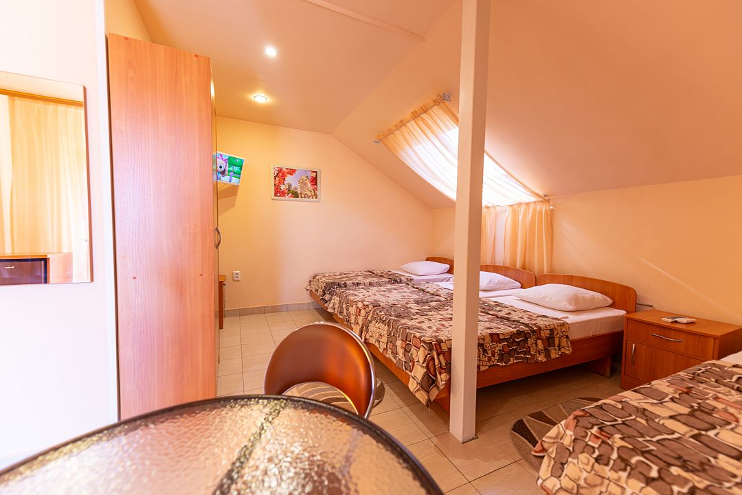 Стандартный 4-местный (с балконом)