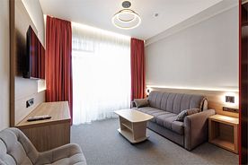 Люкс СБ, Грейс Наири, Сочи