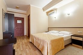 ДЕЛЮКС, Грейс Наири, Сочи