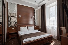 Люкс Комфорт номер повышенной категории с одной двуспальной кроватью, Гостиница Корона, Магнитогорск