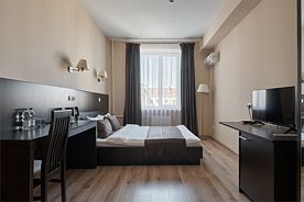 Улучшенный номер первой категории с двуспальной кроватью, Гостиница Корона, Магнитогорск