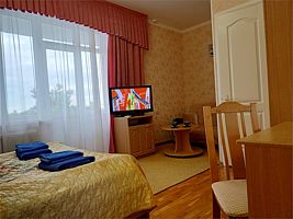 Номер с двуспальной кроватью и диваном, Отель Якорь, Анапа