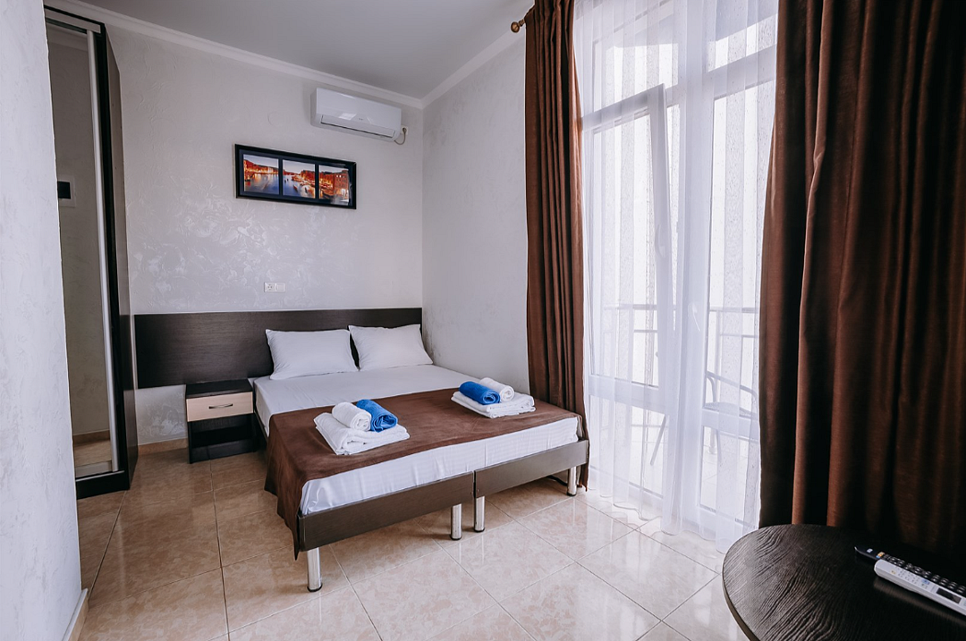 Люкс 5-местный 2-комнатный (первая комната проходная)