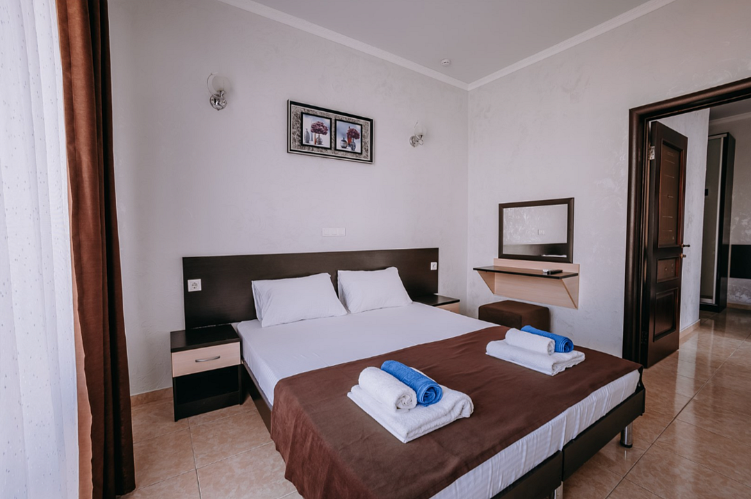 Люкс 5-местный 2-комнатный (первая комната проходная)