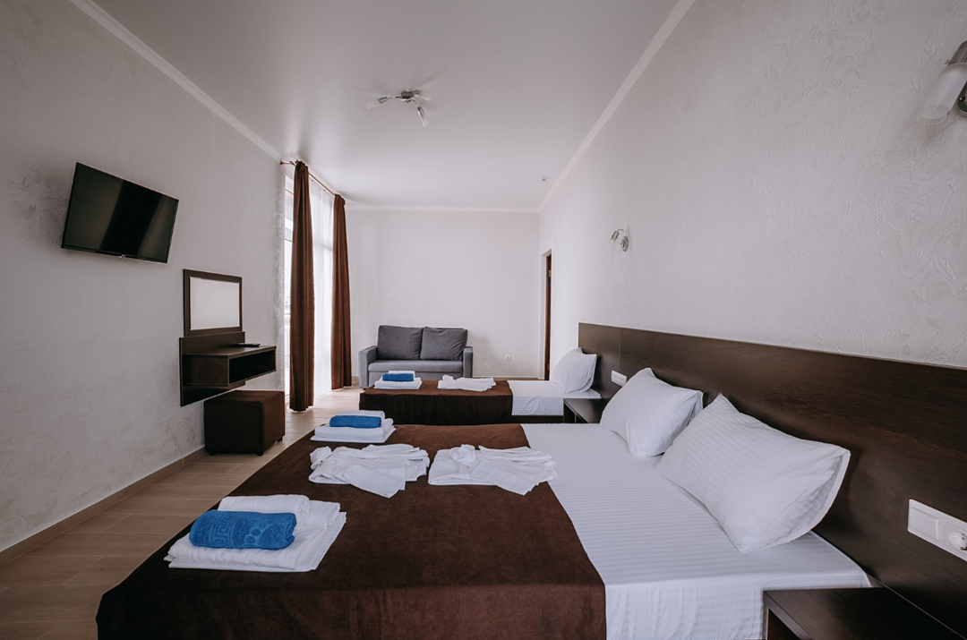 Люкс 7-местный Улучшенный (вид на море)