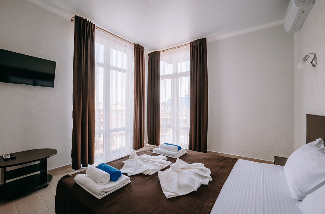 Люкс 7-местный Улучшенный (вид на море)