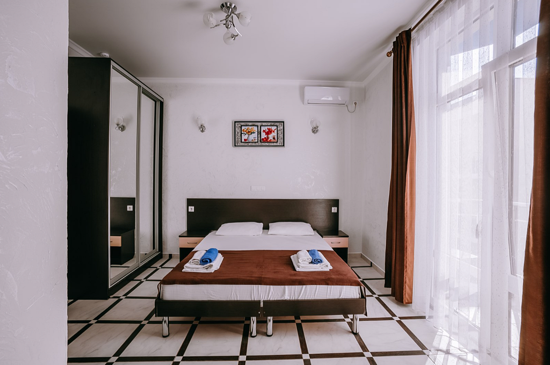 Полулюкс 3-местный (с балконом)