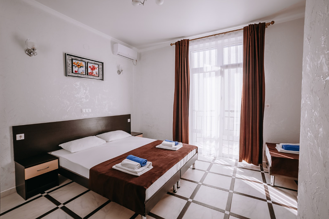 Полулюкс 3-местный (с балконом)