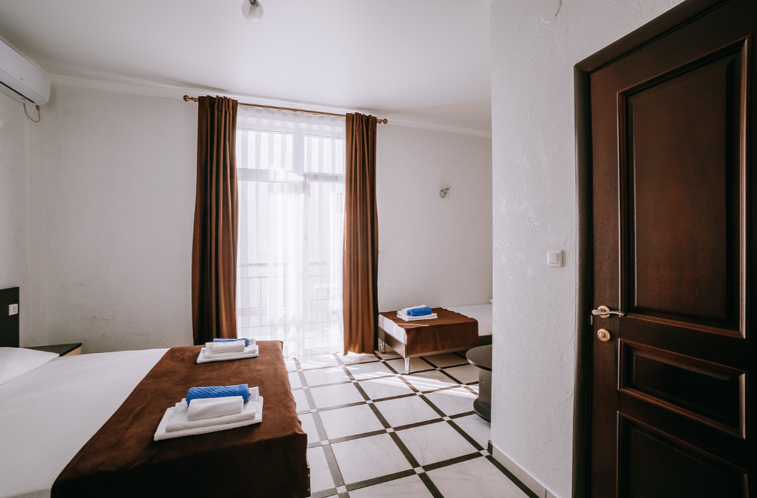 Полулюкс 3-местный (с балконом)