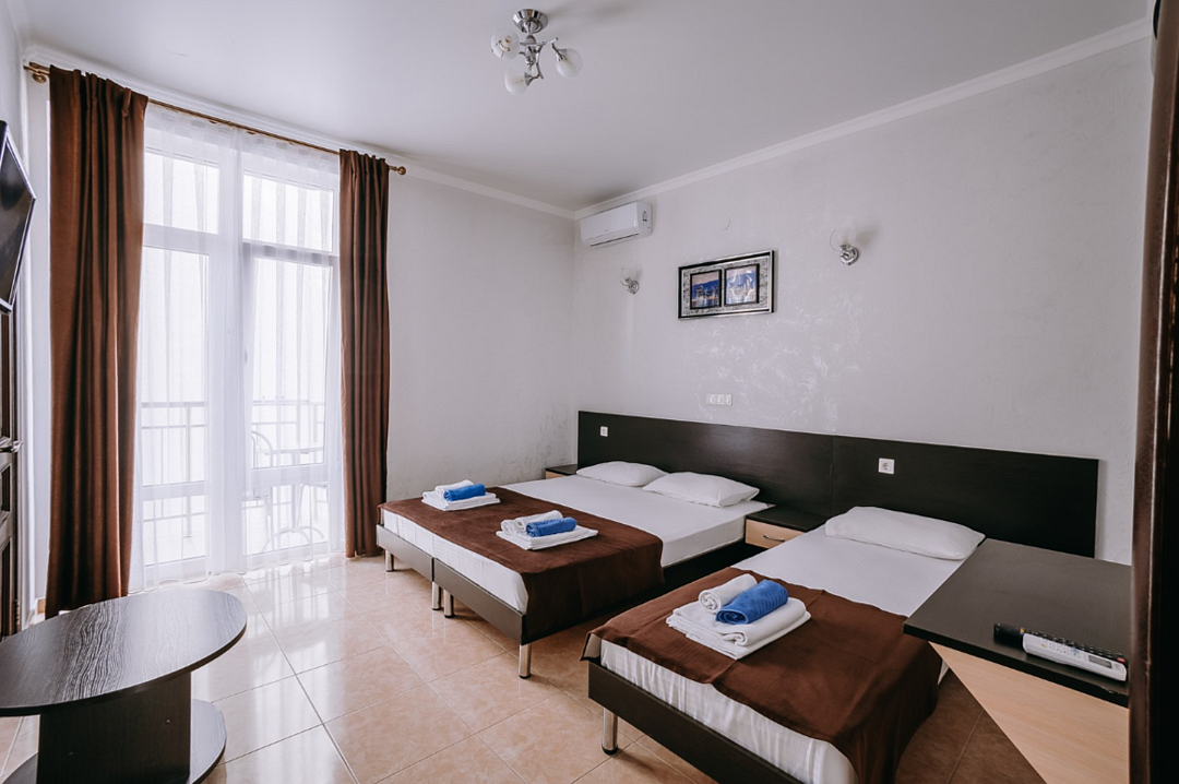 Полулюкс 3-местный (с балконом)