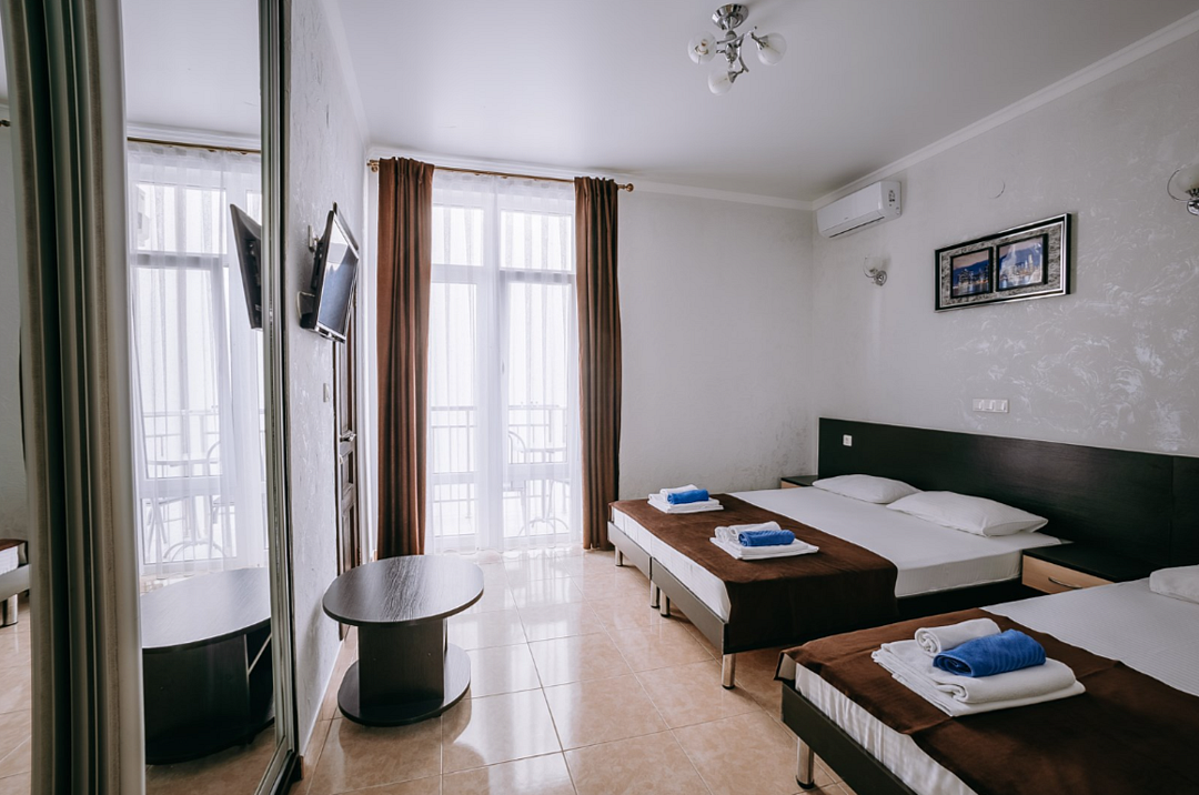 Полулюкс 3-местный (с балконом)