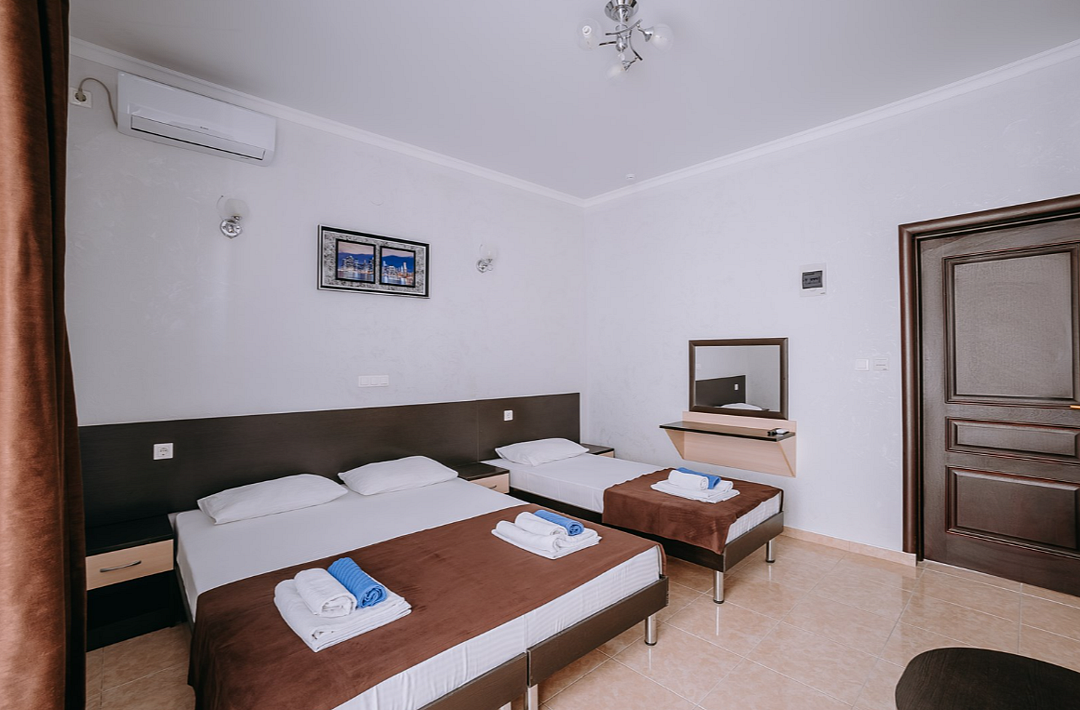 Полулюкс 3-местный (с балконом)