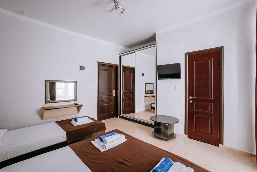 Полулюкс 3-местный (с балконом)