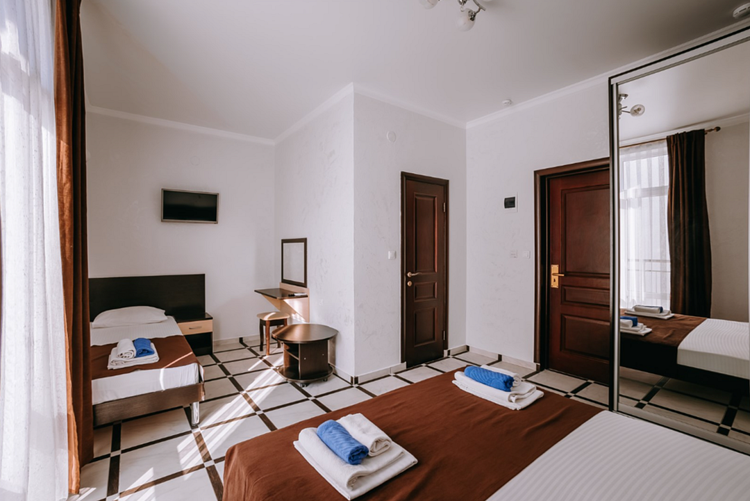 Полулюкс 3-местный (с балконом)