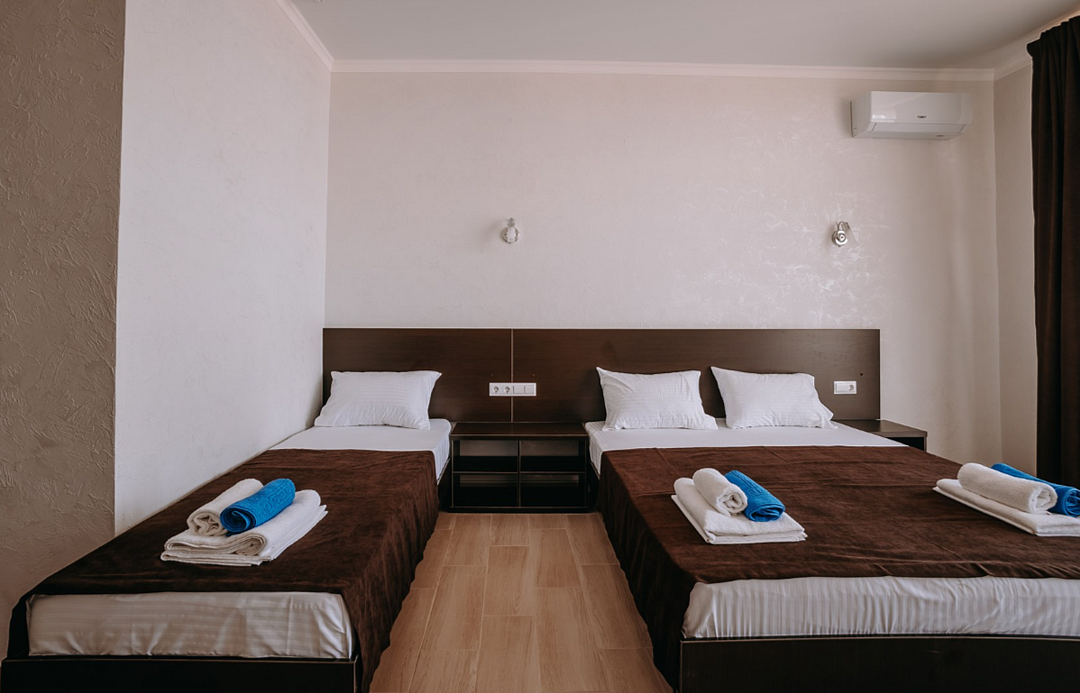 Полулюкс 4-местный (с балконом)