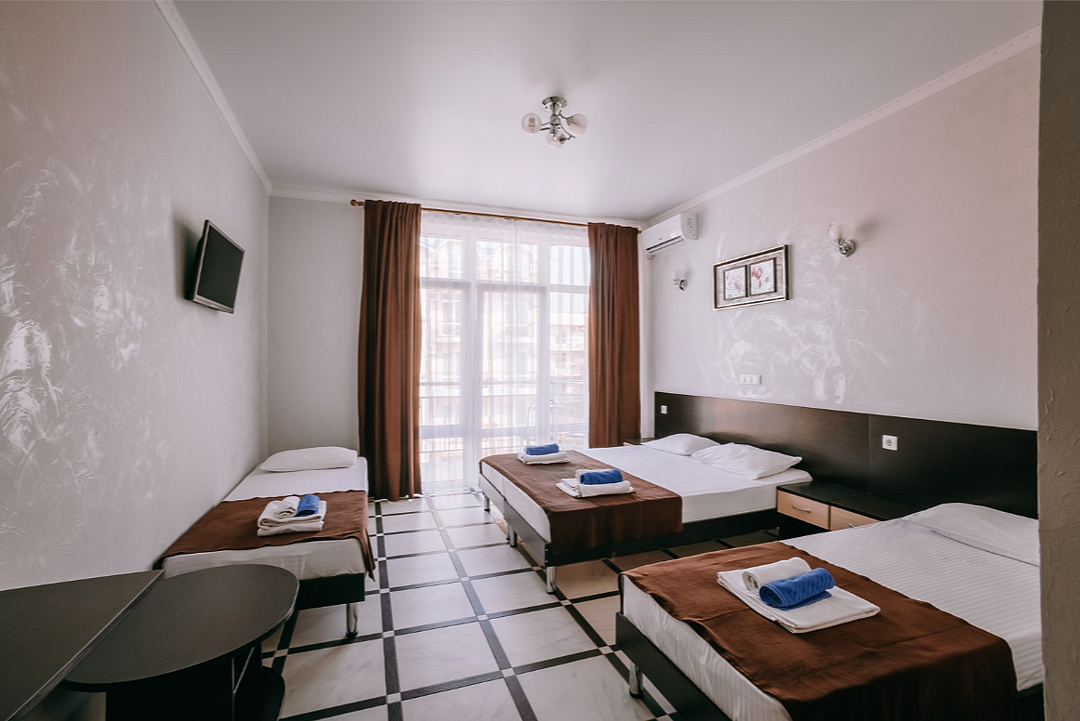 Полулюкс 4-местный (с балконом)