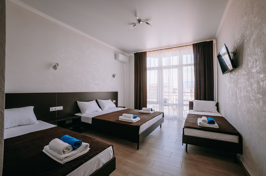 Полулюкс 4-местный (с балконом)