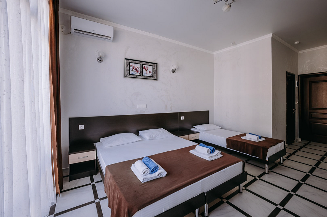 Полулюкс 4-местный (с балконом)