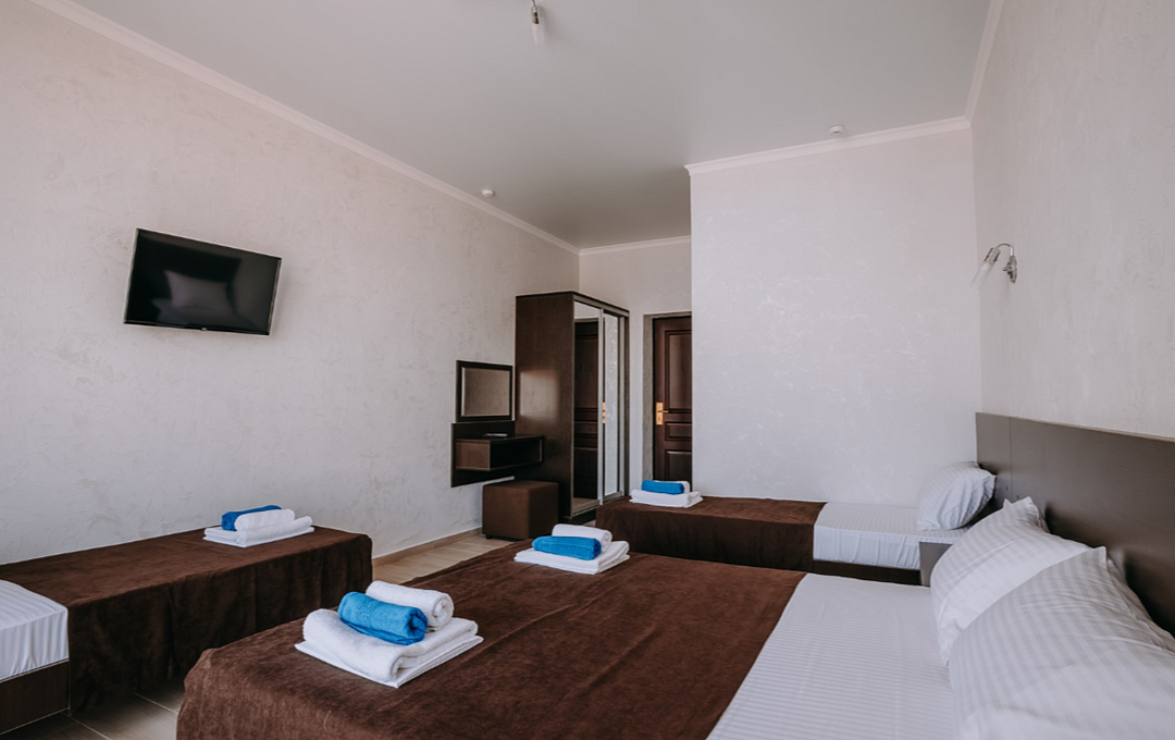 Полулюкс 4-местный (с балконом)