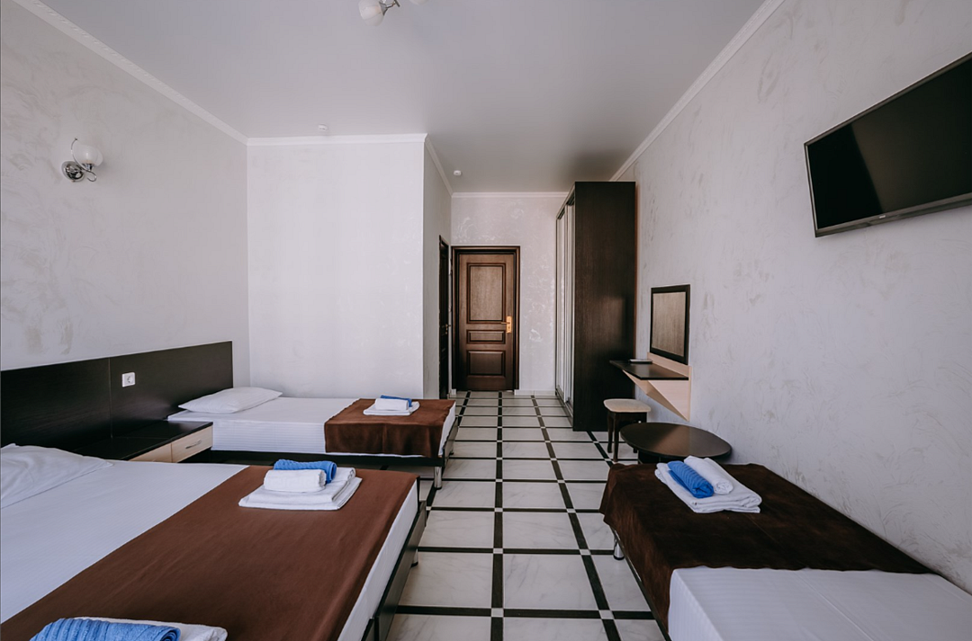 Полулюкс 4-местный (с балконом)