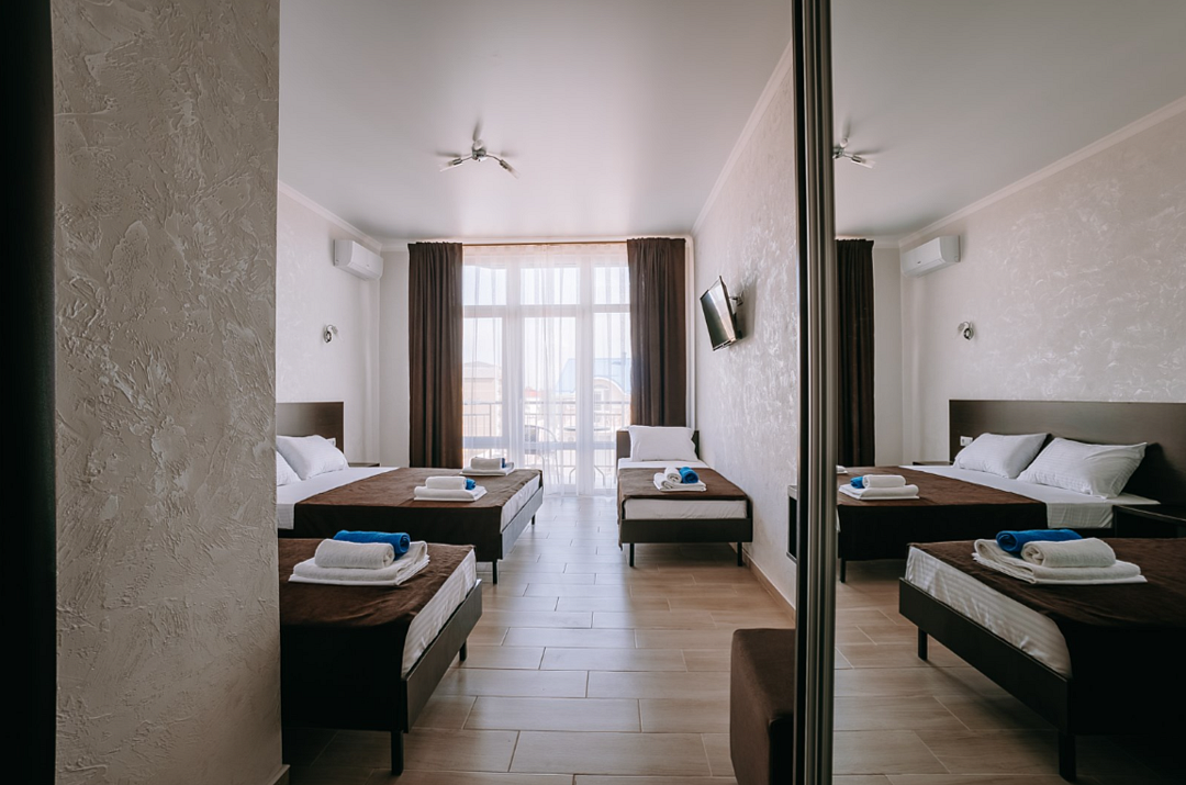 Полулюкс 4-местный (с балконом)