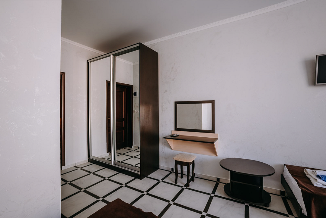 Полулюкс 4-местный (с балконом)