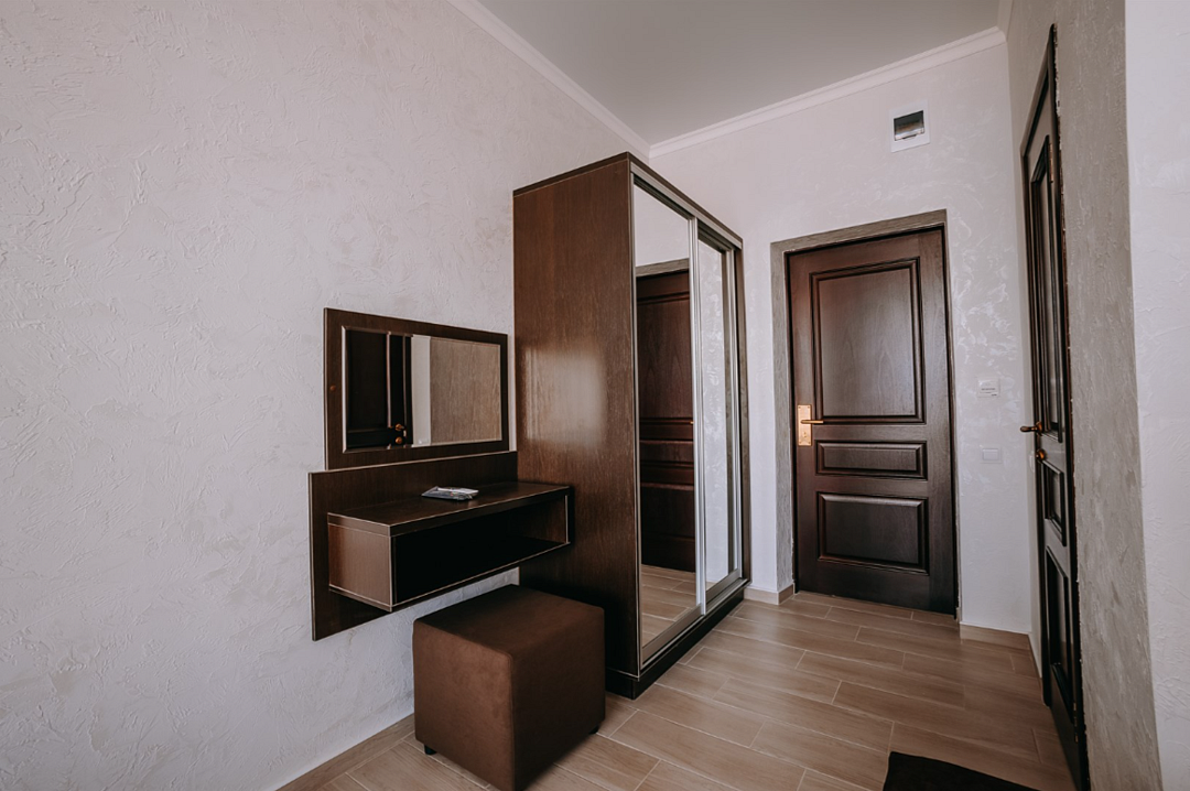 Полулюкс 4-местный (с балконом)