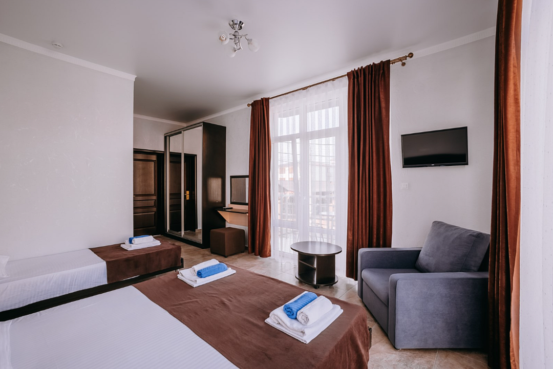 Стандартный 4-местный (с балконом)