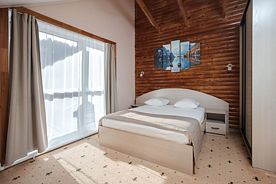 Корпус "СТУПЕНИ" 2-местный 2-комнатный Премьер (торцевой балкон), Курорт Марьин Остров, Чемал