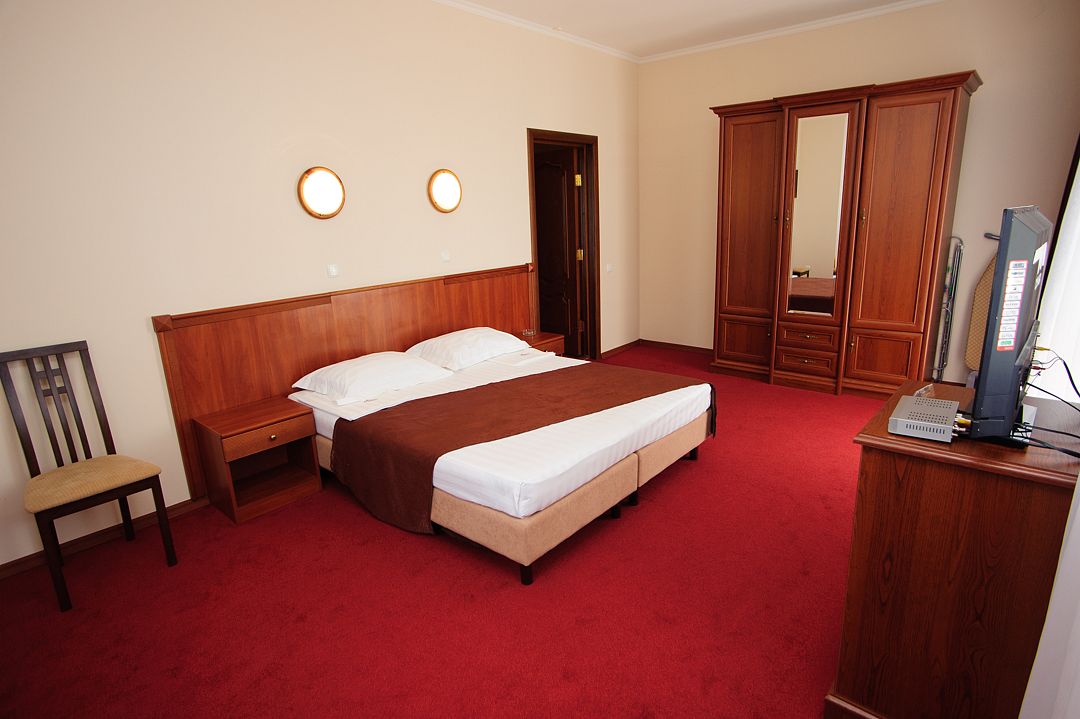 201 Люкс 4-местный 2-комнатный