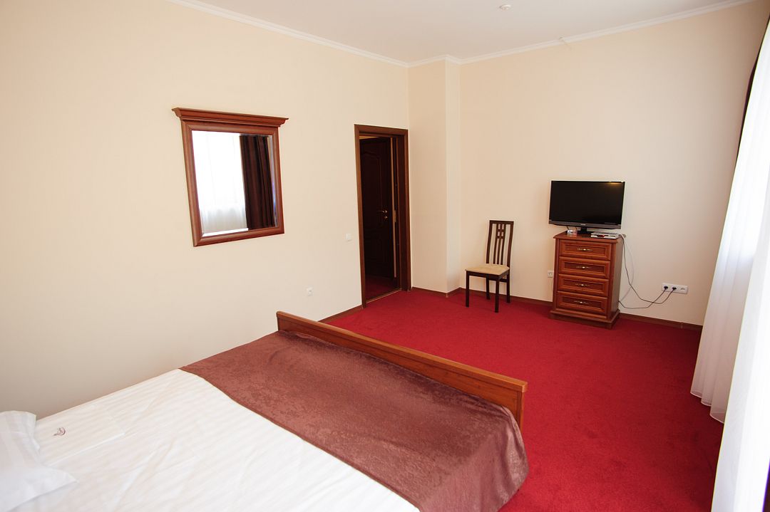 201 Люкс 4-местный 2-комнатный