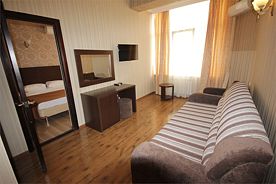 Двухкомнатный трехместный люкс номер с кухней, Отель Маэстро, Лазаревское
