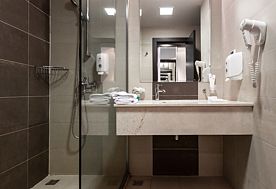 1-мест. (разм. в 2-мест.) TWIN с балк. (вид на реку), Отель AZIMUT Hotel Freestyle Rosa Khutor, Эстосадок