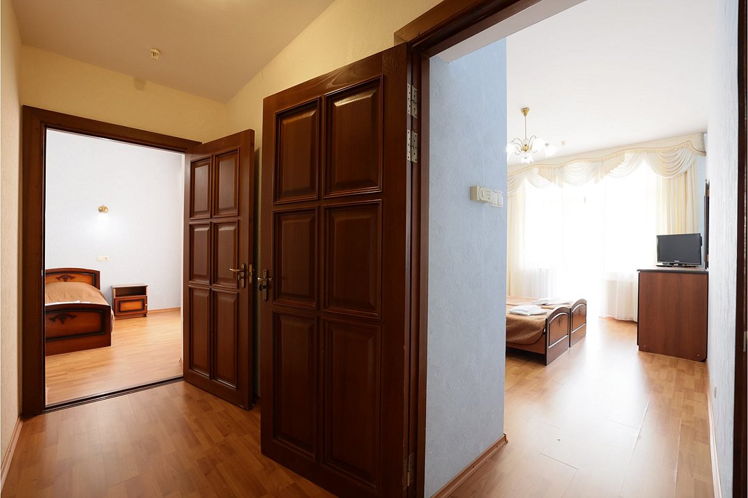 Джуниор Сюит 2-местный 3-комнатный (корпус №5)