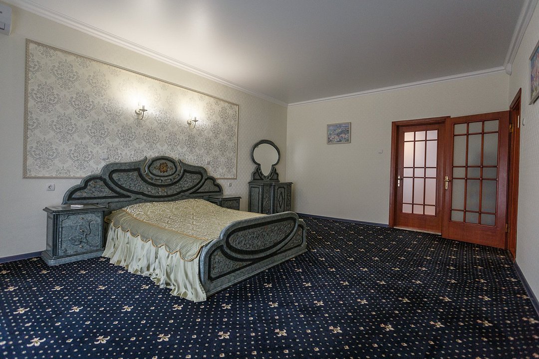 Сюит 2-местный 3-комнатный (корпус №2)