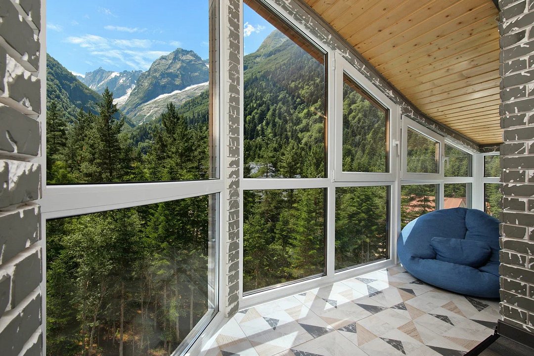 Полулюкс 2-местный 2-уровневый (с видом на горы)