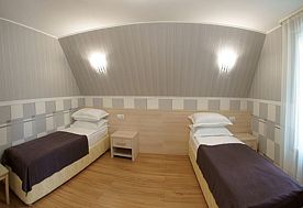 3-мест.(разм. в 4-мест.) 2-комн. коттедж, Туристическо-оздоровительный комплекс Приморье, Коктебель