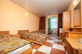 № 24, 25, 34, 35 ЧЕТЫРЕХМЕСТНЫЙ с лоджией (ЧЕТЫРЕ односпал), Отель Бриз, Вардане