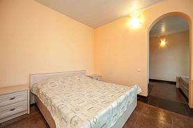 № 41. ПОЛУЛЮКС двухкомнатный 4-х местный с лоджией  (2+1+1), Отель Бриз, Вардане
