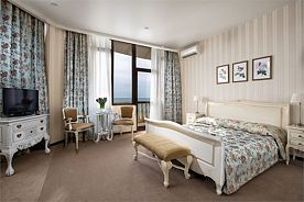 Фирменный люкс с балконом и видом на море, Отель Dolphin Resort by Stellar Hotels, Сочи