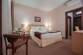 Двухместный с двуспальной кроватью - смежный, Гостиница BISHOTEL Липецк, Липецк