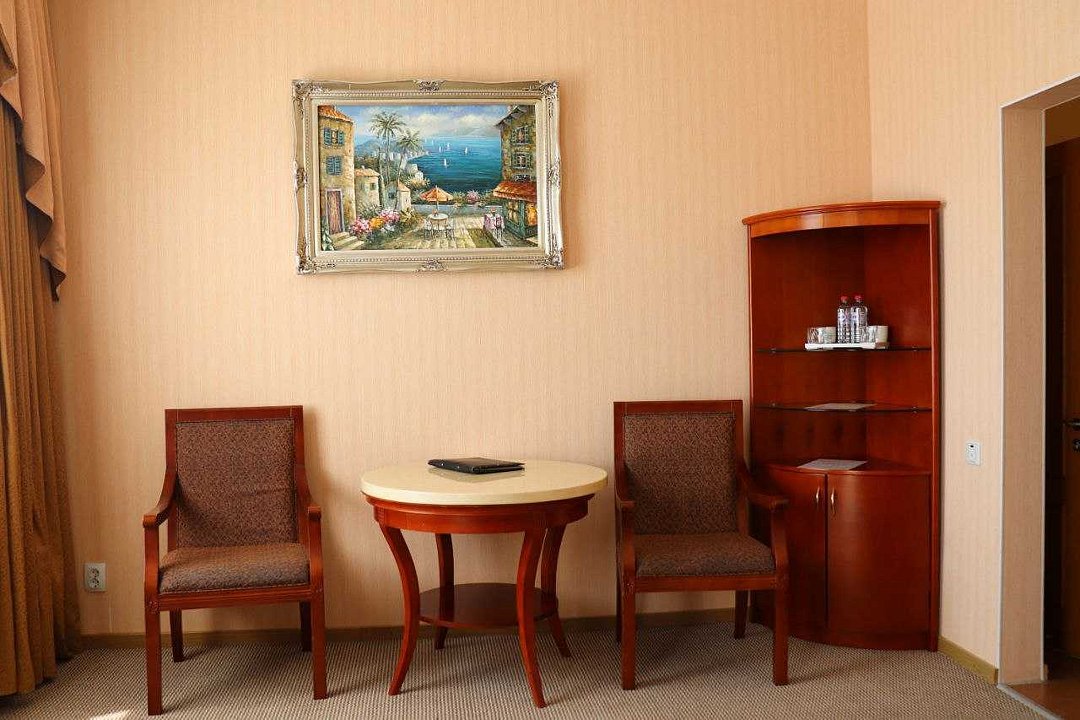 Люкс 4-местный 3-комнатный