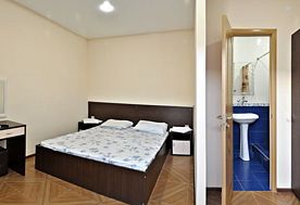 1-мест. (разм. в 2-мест.) 1 катег. (бунгало №3), вид на бассейн, Гостиничный комплекс Торнадо, Новомихайловский