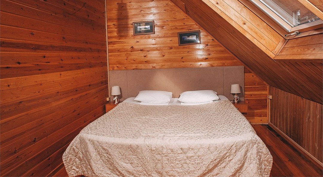 Дом 4-местный 2-комнатный (с сауной и купелью)