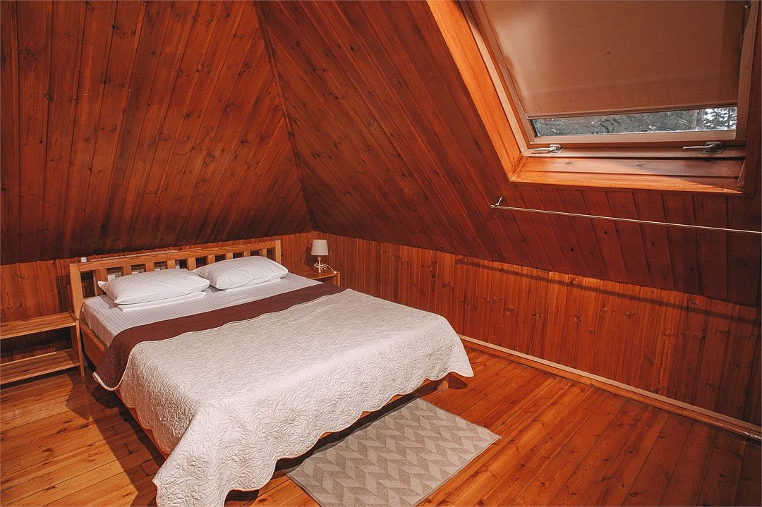 Дом 4-местный 2-комнатный (с сауной и купелью)