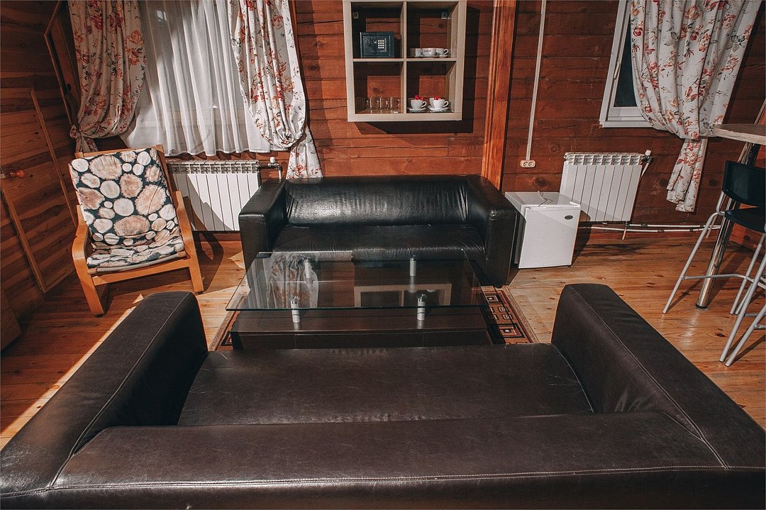 Дом 4-местный 2-комнатный (с сауной и купелью)